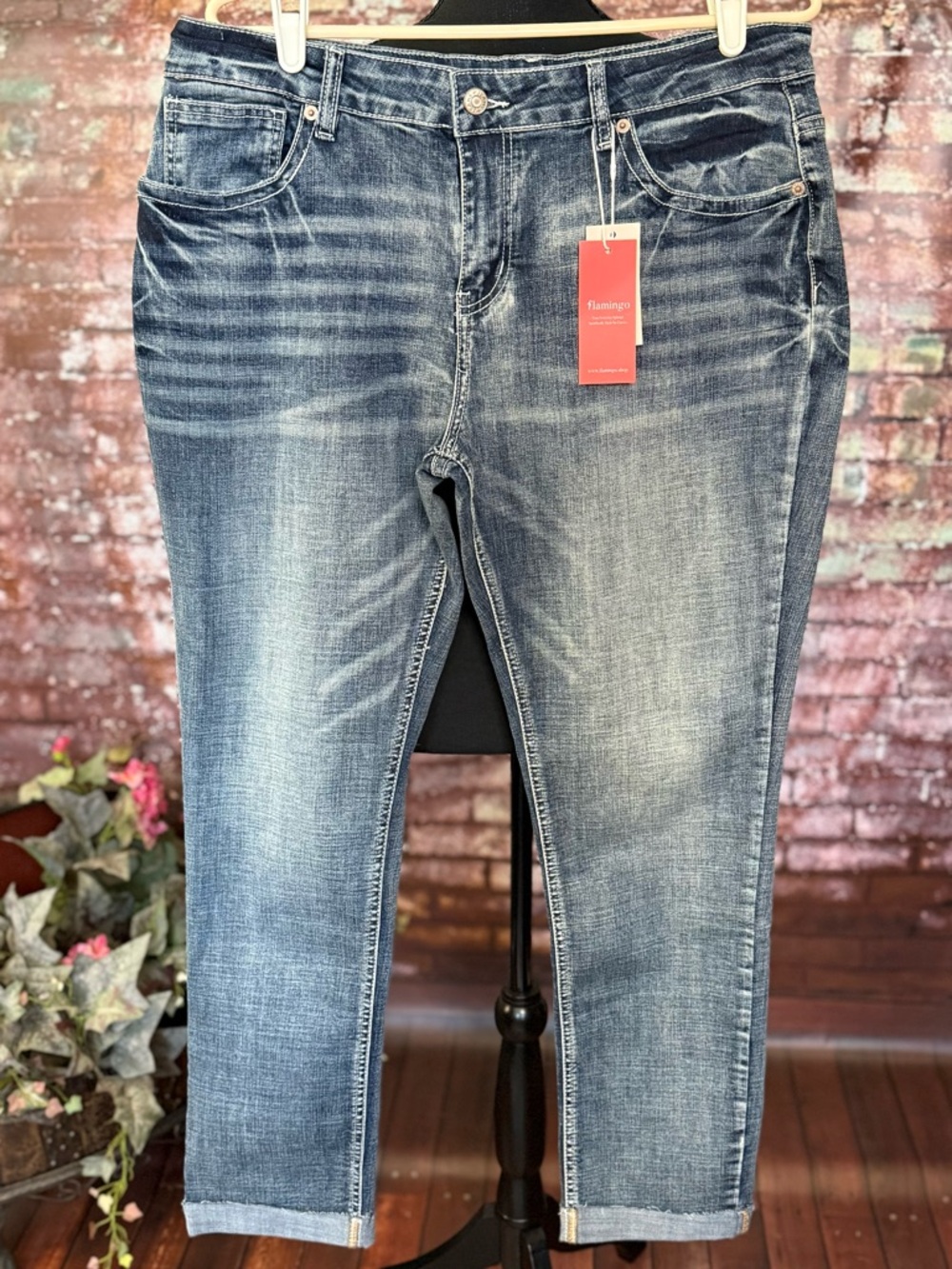 Flamingo Women's Cropped Ankle Jeans in Washed Blue